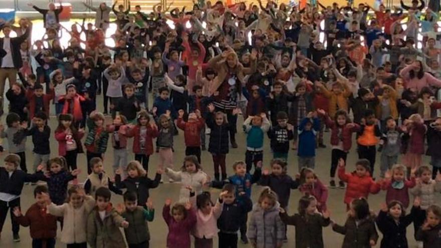 Zumba y Bicos de papel en el colegio Castelao de Vigo