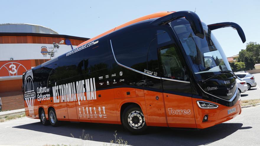 Desplazamiento en autobús a Vitoria para apoyar al Valencia Basket en un partido vital