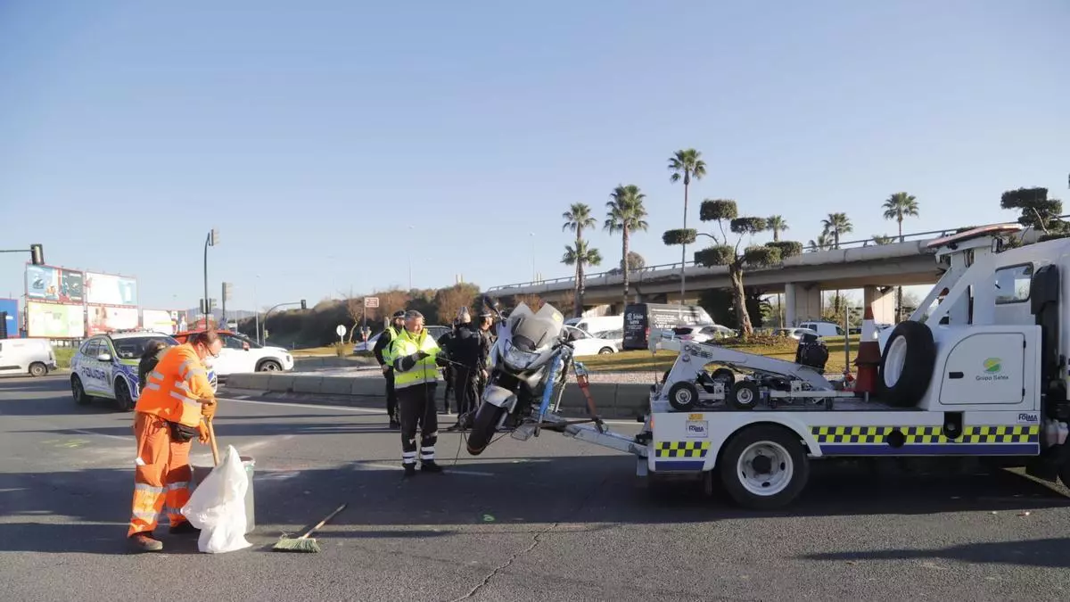 Fallece un motorista tras ser arrollado por un camión en la avenida de Libia