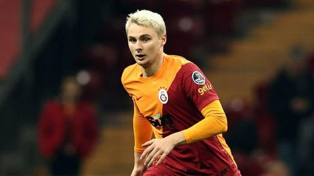 Victor Nelsson en un partido con el Galatasaray