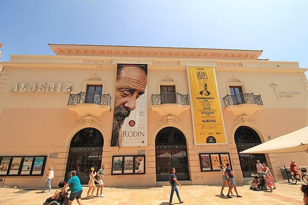 Fachada del histórico cine Albéniz