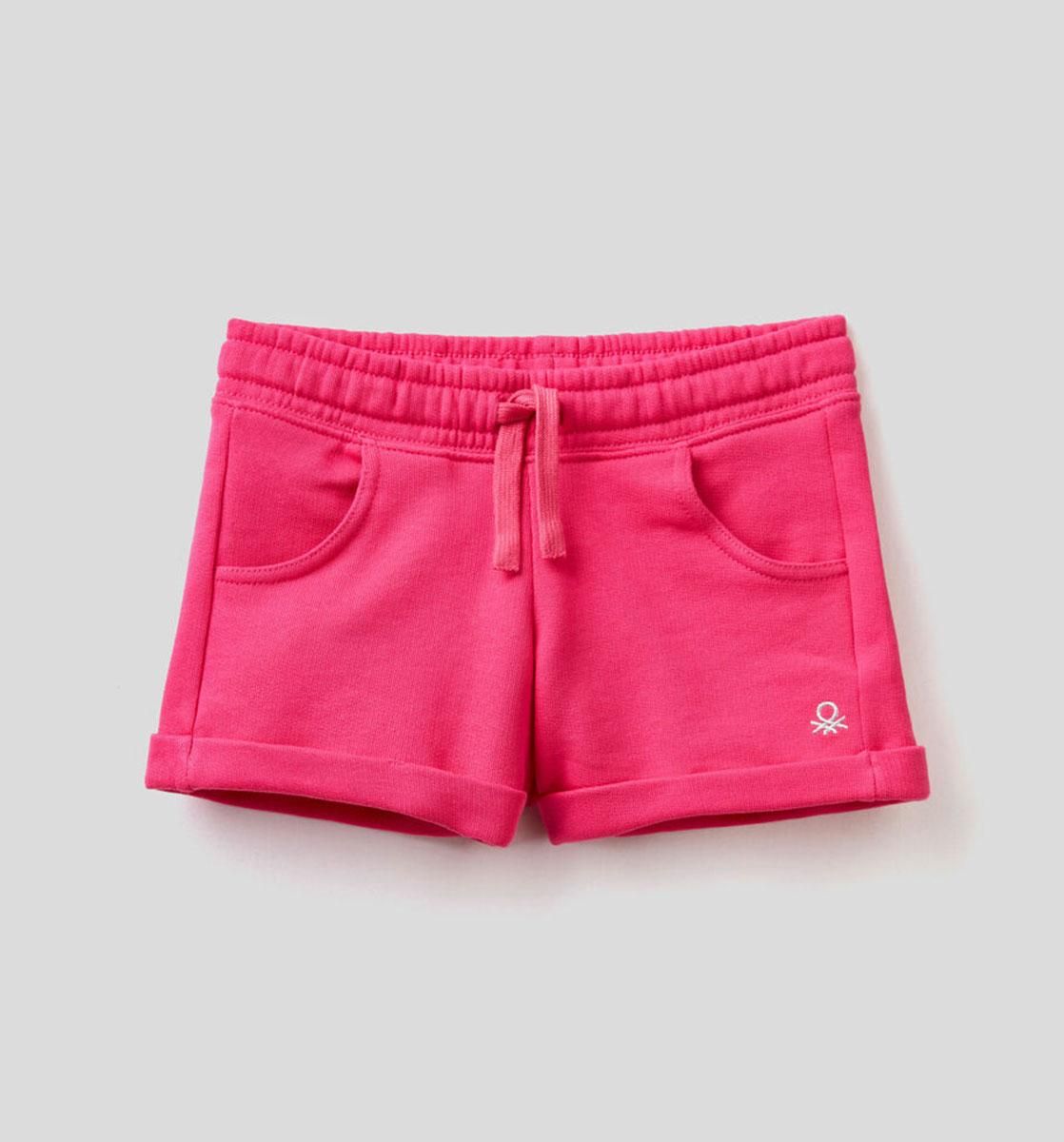 Fiebre 'Barbiecore': pantalón corto deportivo