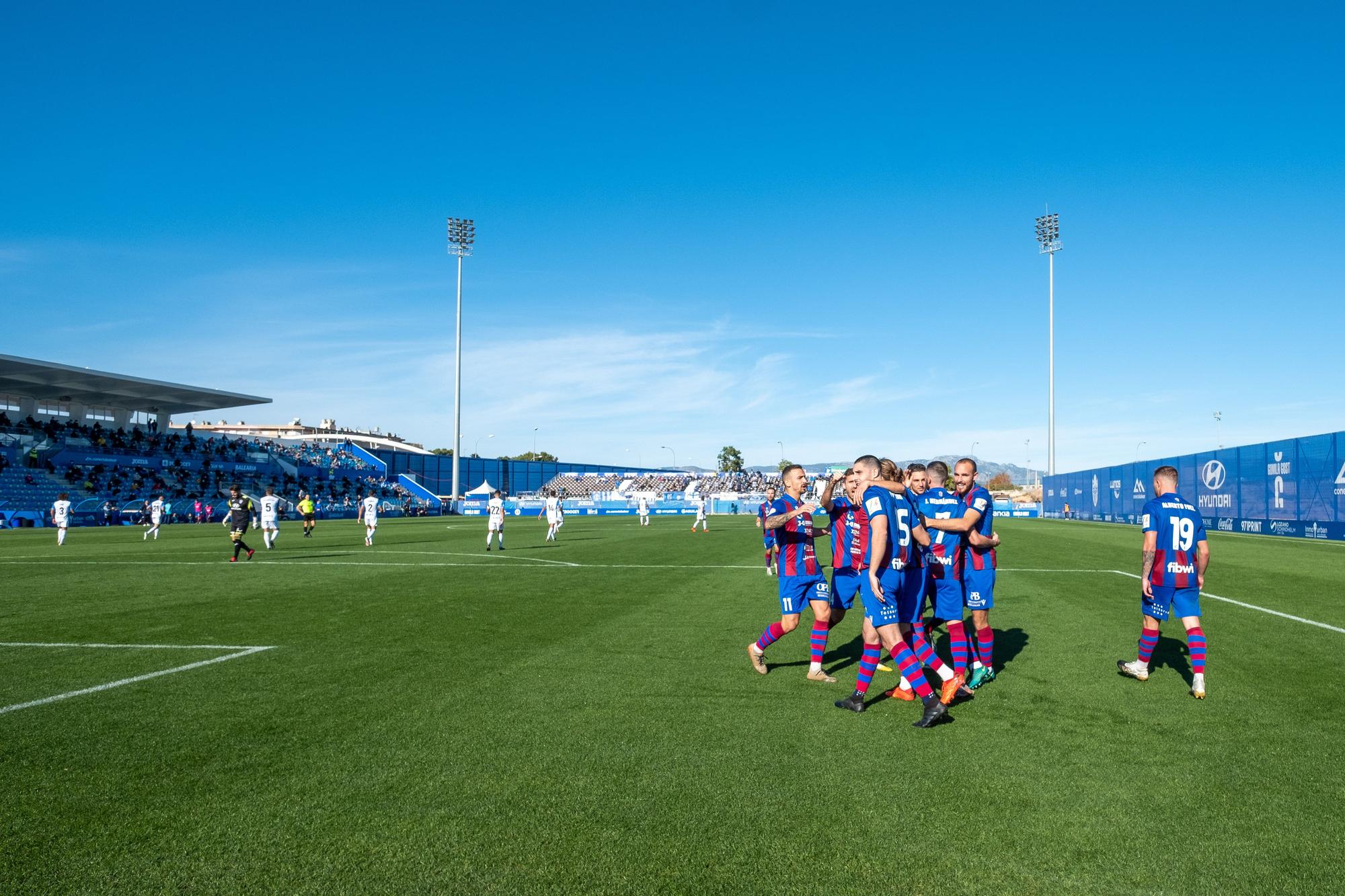 El Poblense logra su primera victoria a costa del Atlético Baleares