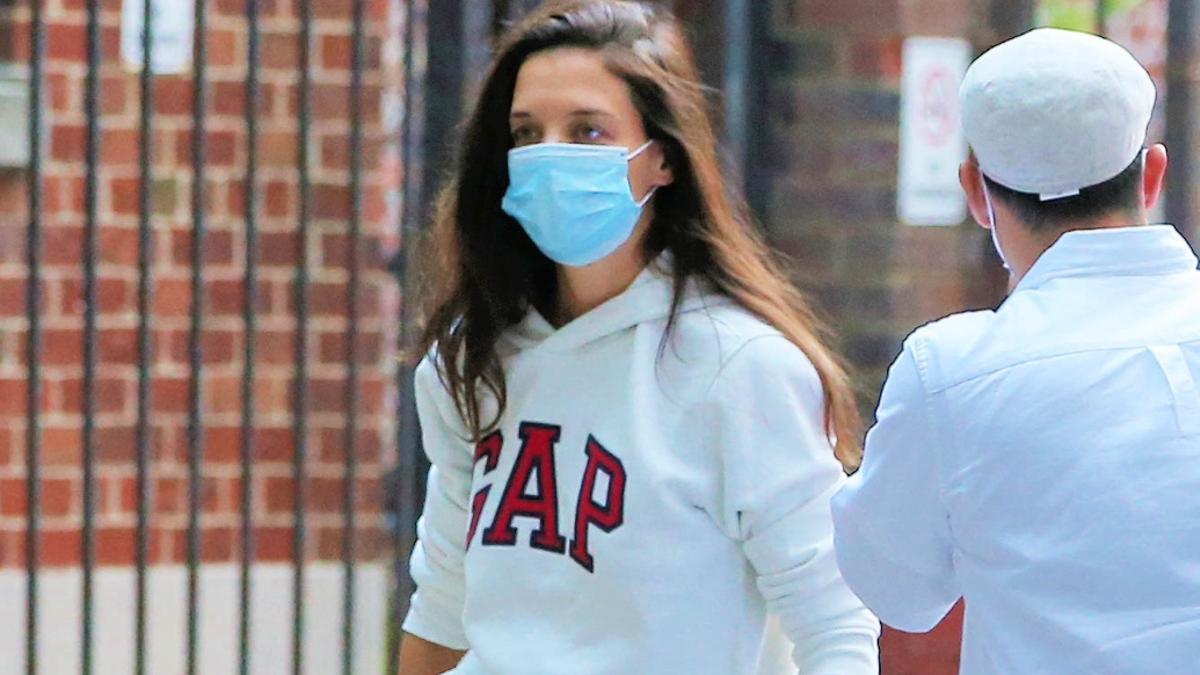 Katie Holmes con sudadera de GAP