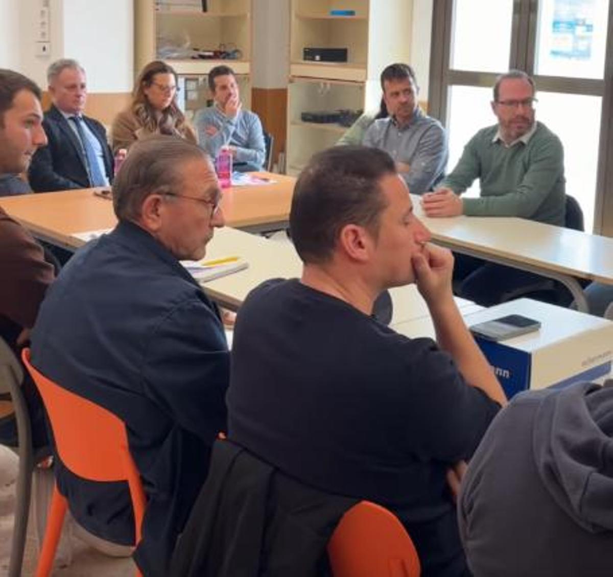 Este tipo de encuentros son clave para la transición entre formación y empleo, según el profesorado del IES Cayetano Sempere de Elche