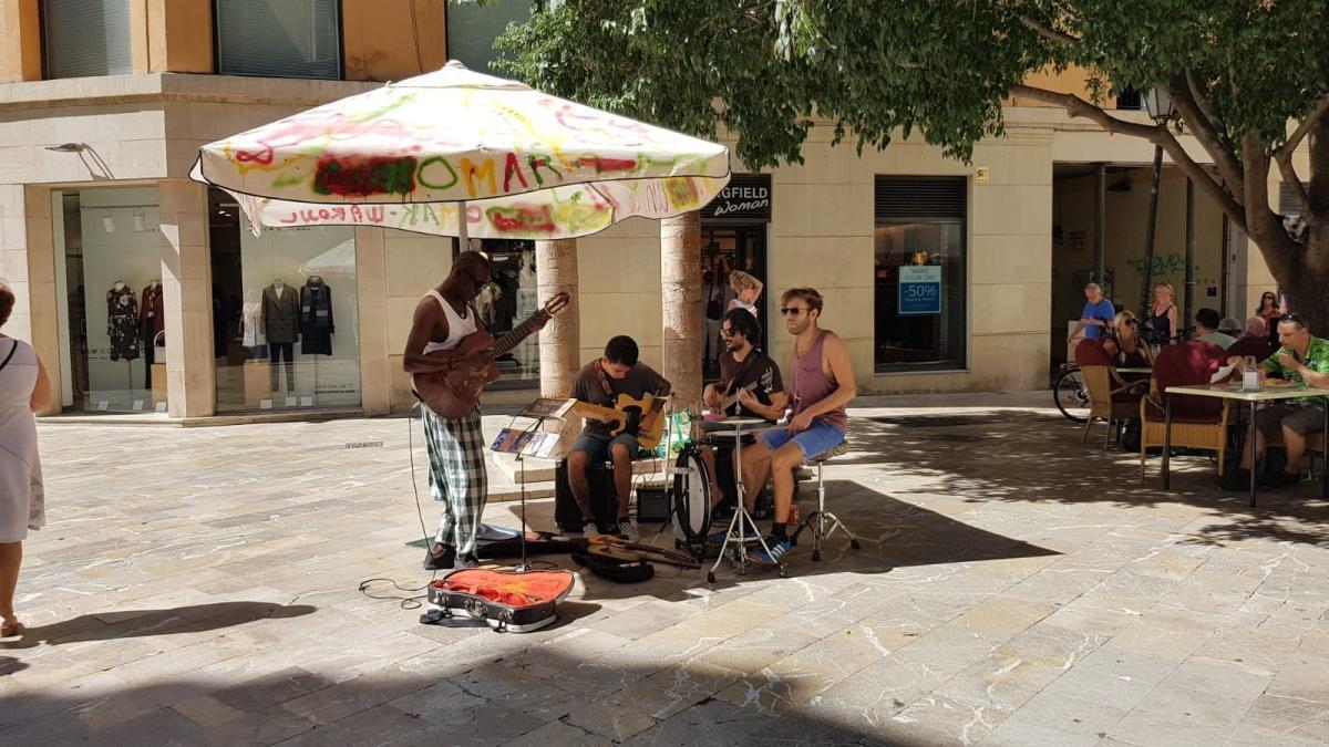 Nur mit Lizenz und nach strengen Vorschriften kann man künftig in Palmas Straßen musizieren.