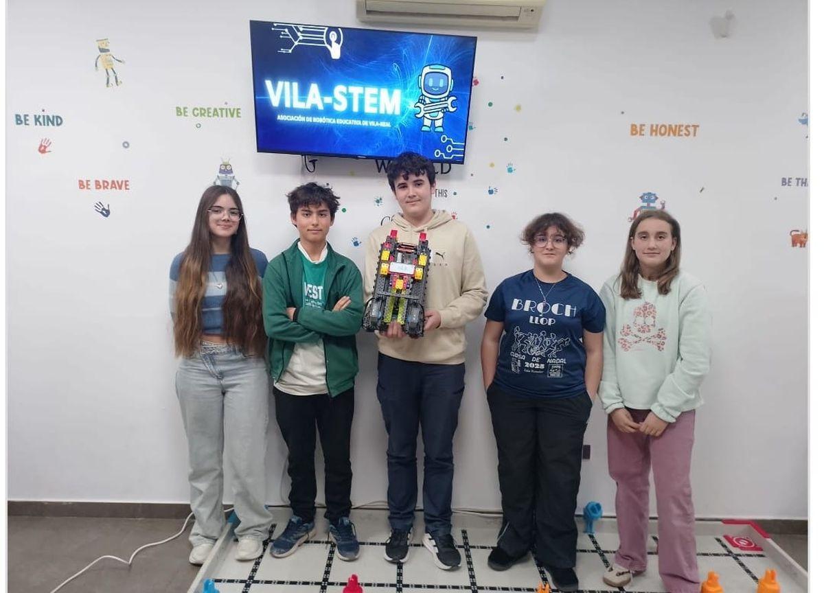 Estos son los integrantes del equipo Vila-Stem 8 que ha logrado subirse a lo alto del podio en la final de la VEX Robotics Competition España.