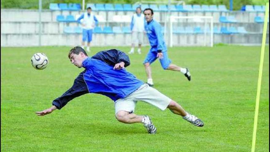 Diego Meijide,  durante el entrenamiento de ayer en el Requexón.