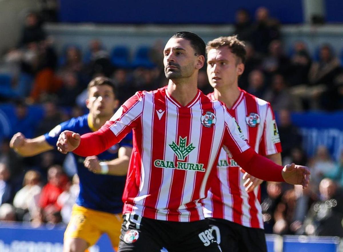 Kike Márquez celebra un gol con el Zamora.