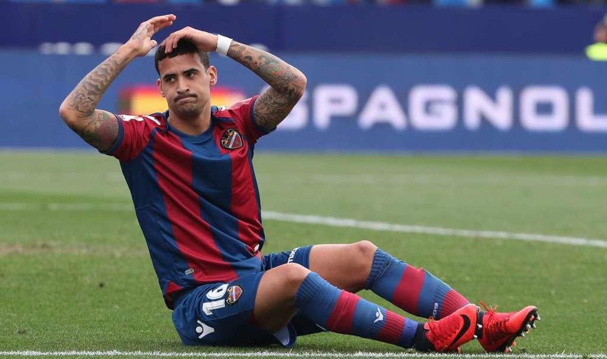 Nano Mesa, en boca de gol