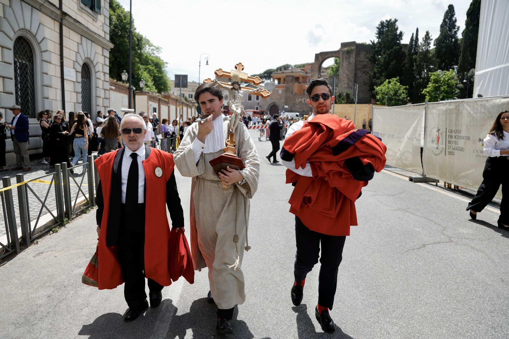 Salida procesional de varias cofradías de León, Portugal, Francia e Italia, durante el Jubileo 2025 en Roma