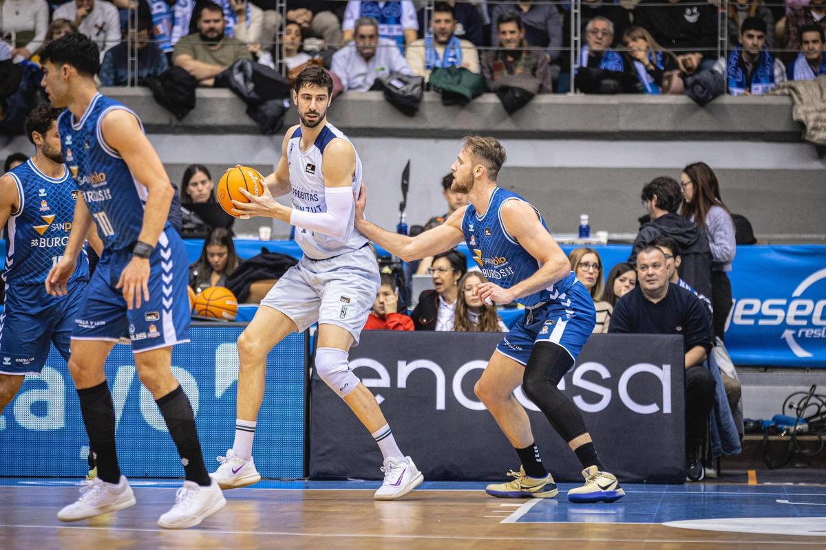 Tomic, en una acción del partido