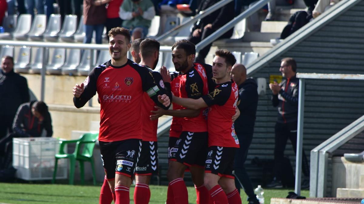 El Salerm Puente Genil celebra un gol.