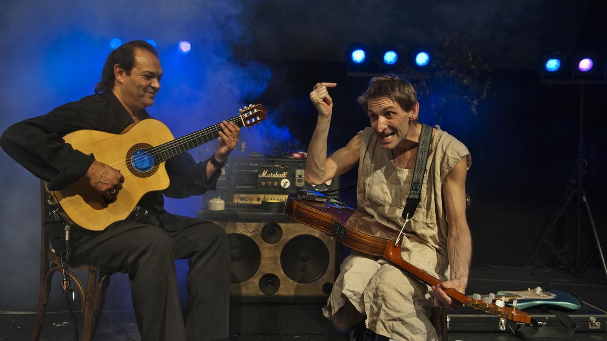 Albert Pla comptarà amb la complicitat del sorprenent i genial guitarrista gitano Diego Cortés.