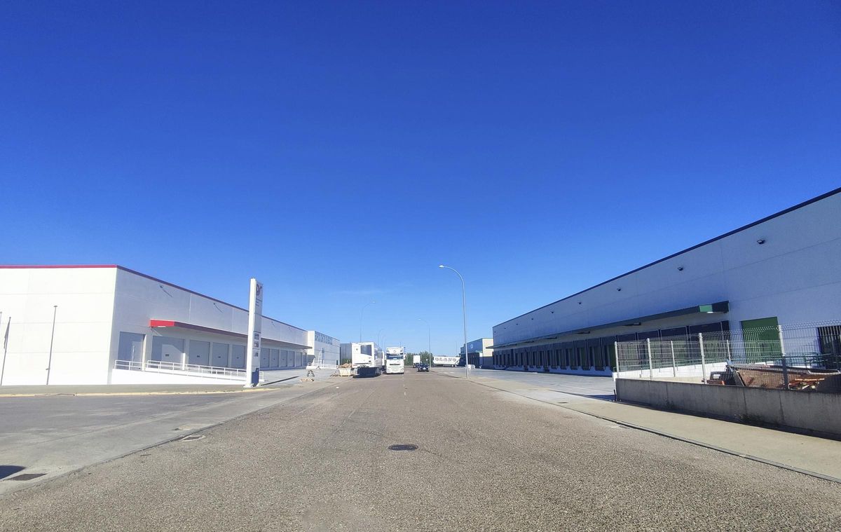 Las naves construidas por Urbialba. La empresa abonará más de 170.000 euros a la sociedad por el incumplimiento de los plazos del contrato de ejecución de las obras.