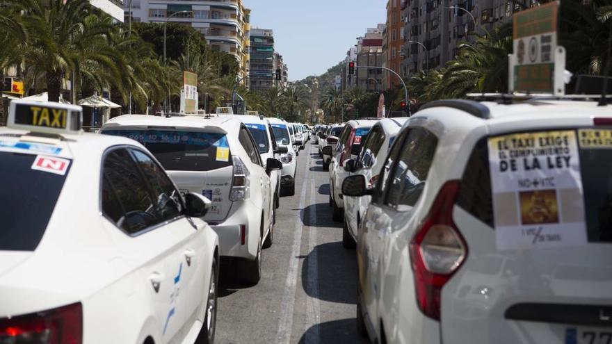 Taxis durante los paros que se celebraron en agosto en Alicante contra las licencias VTC