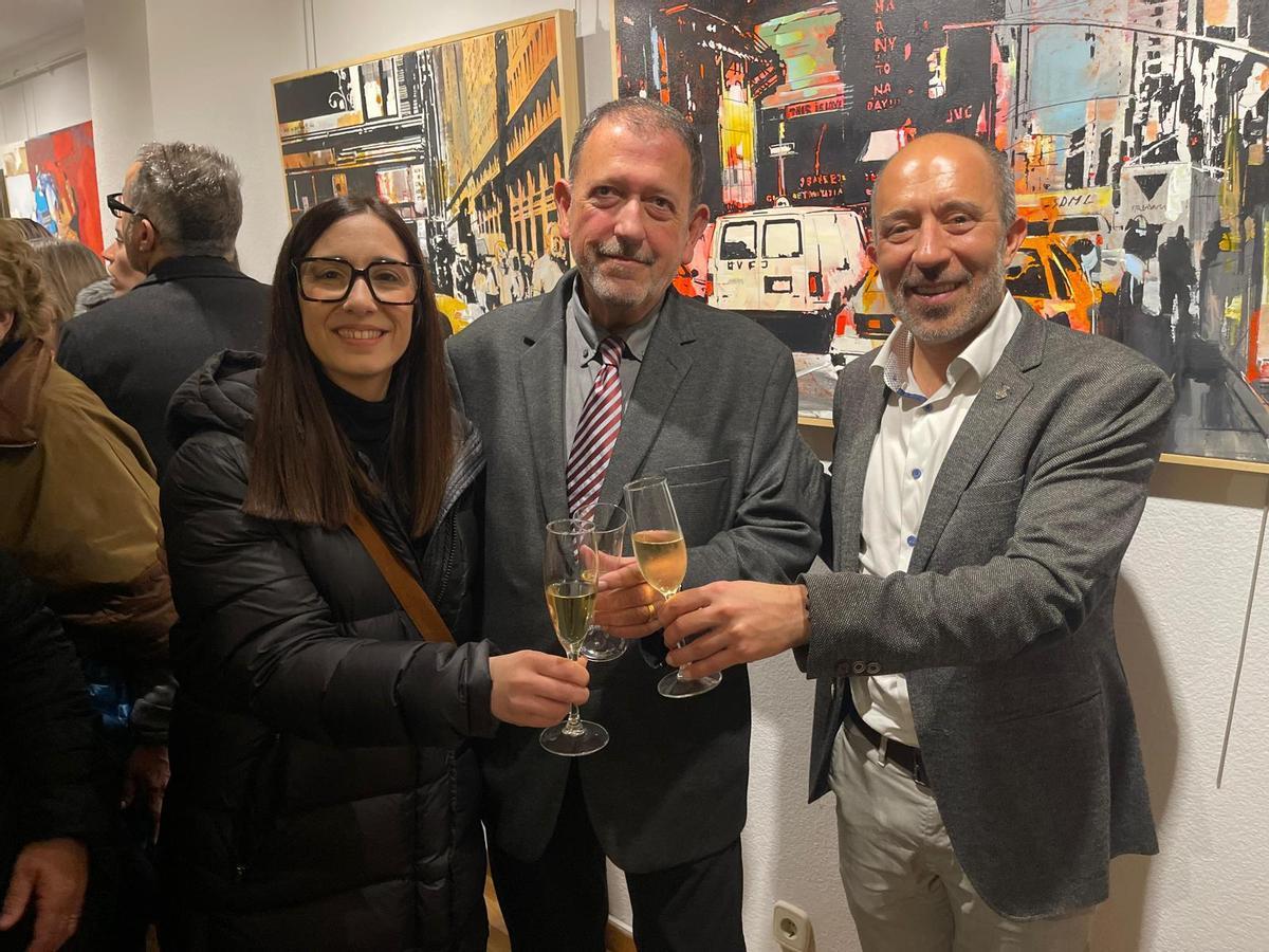 El brindis amb la regidora de Cultura, Tania Infante, Jaume Fornells, D'Art; i l'alcalde, Marc Aloy
