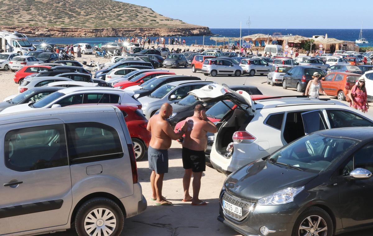 Aglomeración de coches en Platges de Comte