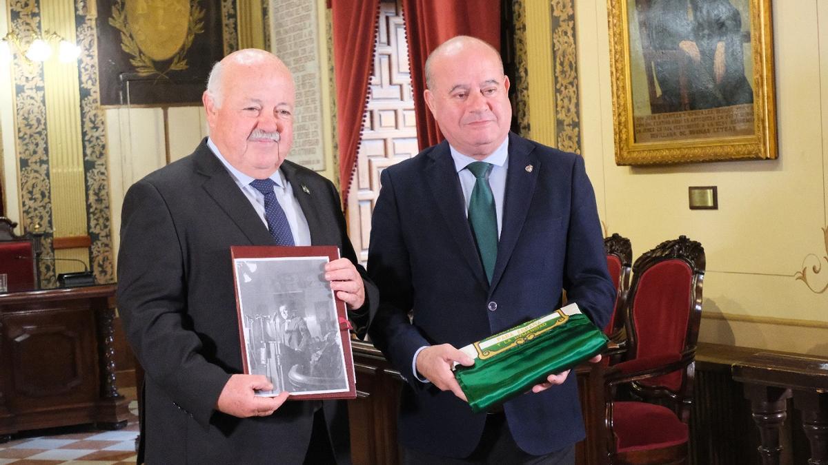 Javier Aguirre y Manolo Barón, en el 45 aniversario del Pacto de Antequera.