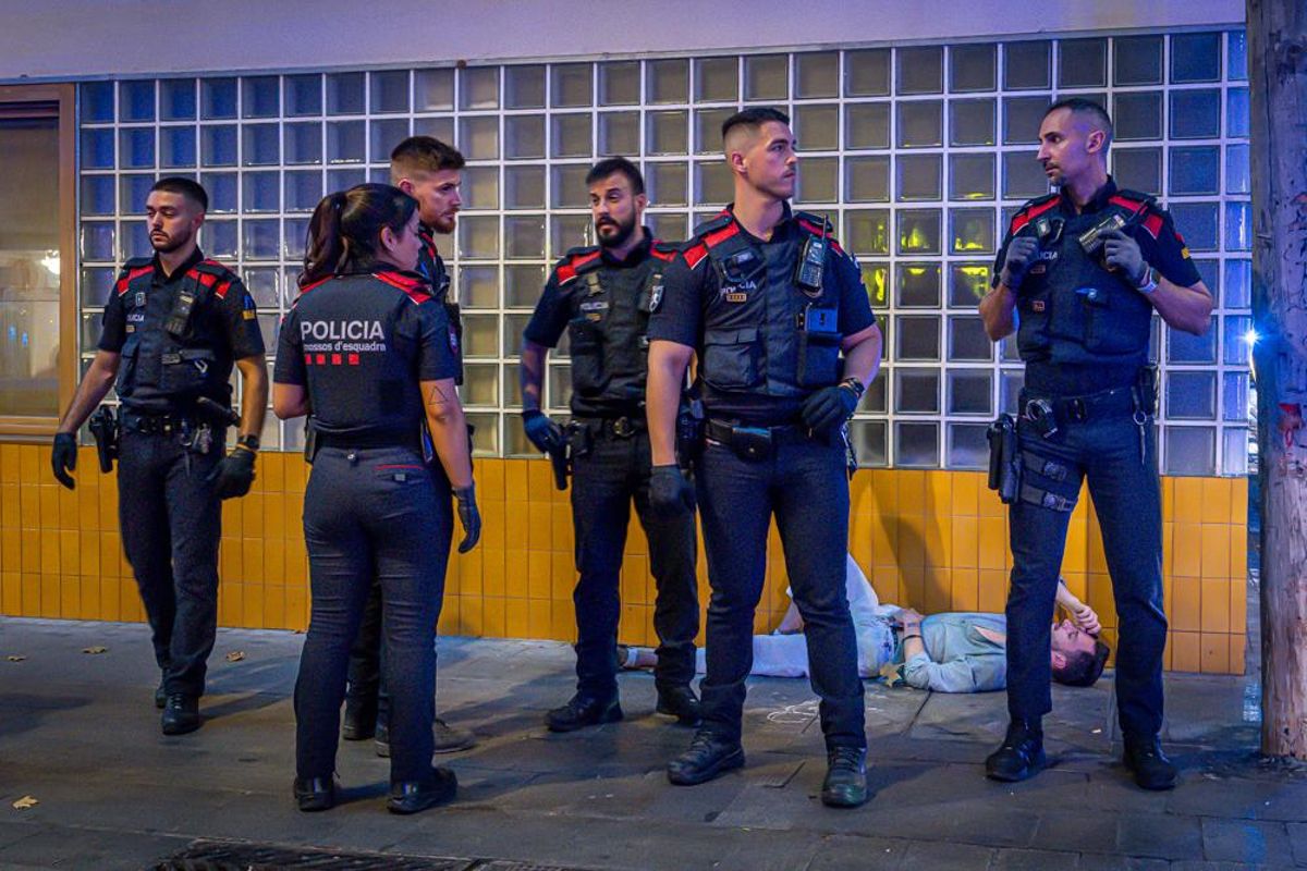 Vecinos de La Barceloneta enfrentan a jóvenes que acusan de múltiples robos