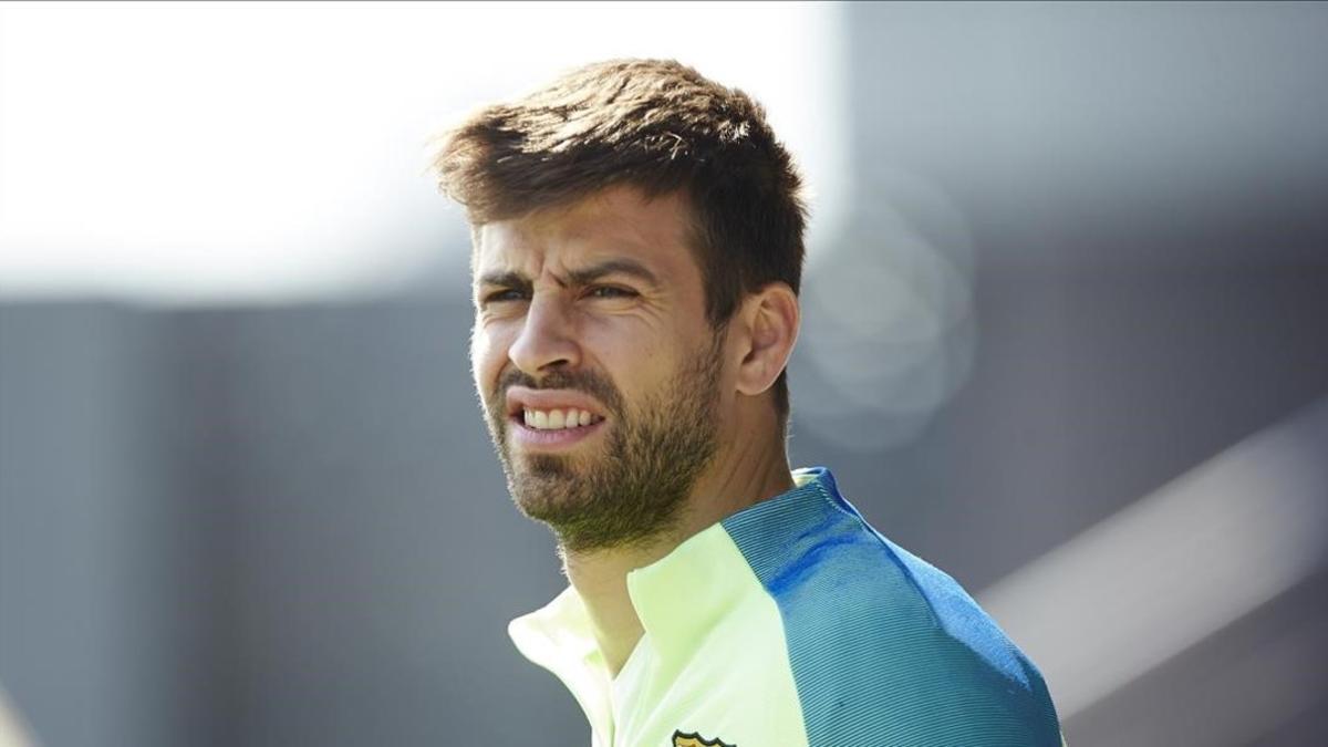 Piqué durante un entrenamiento en la ciudad deportiva Joan Gamper