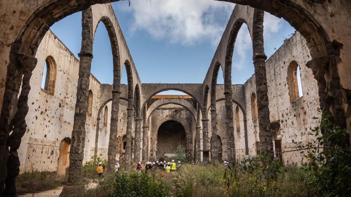 El interior de las ruinas de la iglesia de San Agustín.