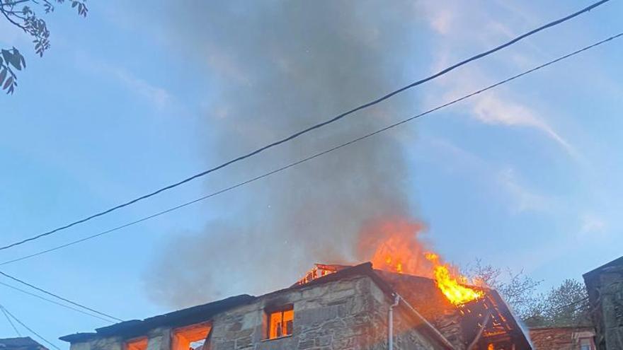 Incendio en Boborás: más de una docena de denuncias, una casa quemada y el presunto autor del fuego en prisión