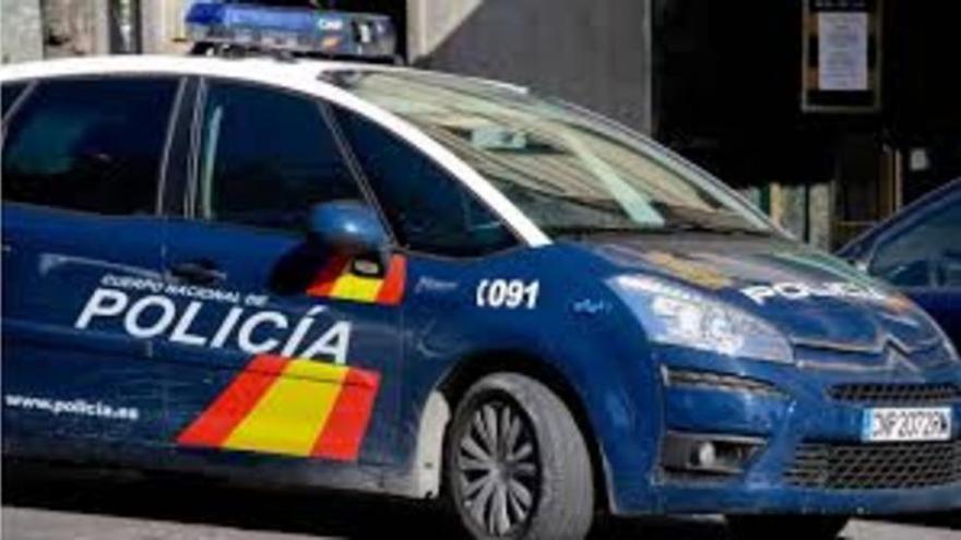 Imputan cuatro robos con fuerza a los tres detenidos que asaltaron el restaurante de la calle Miguel Asín y Palacios