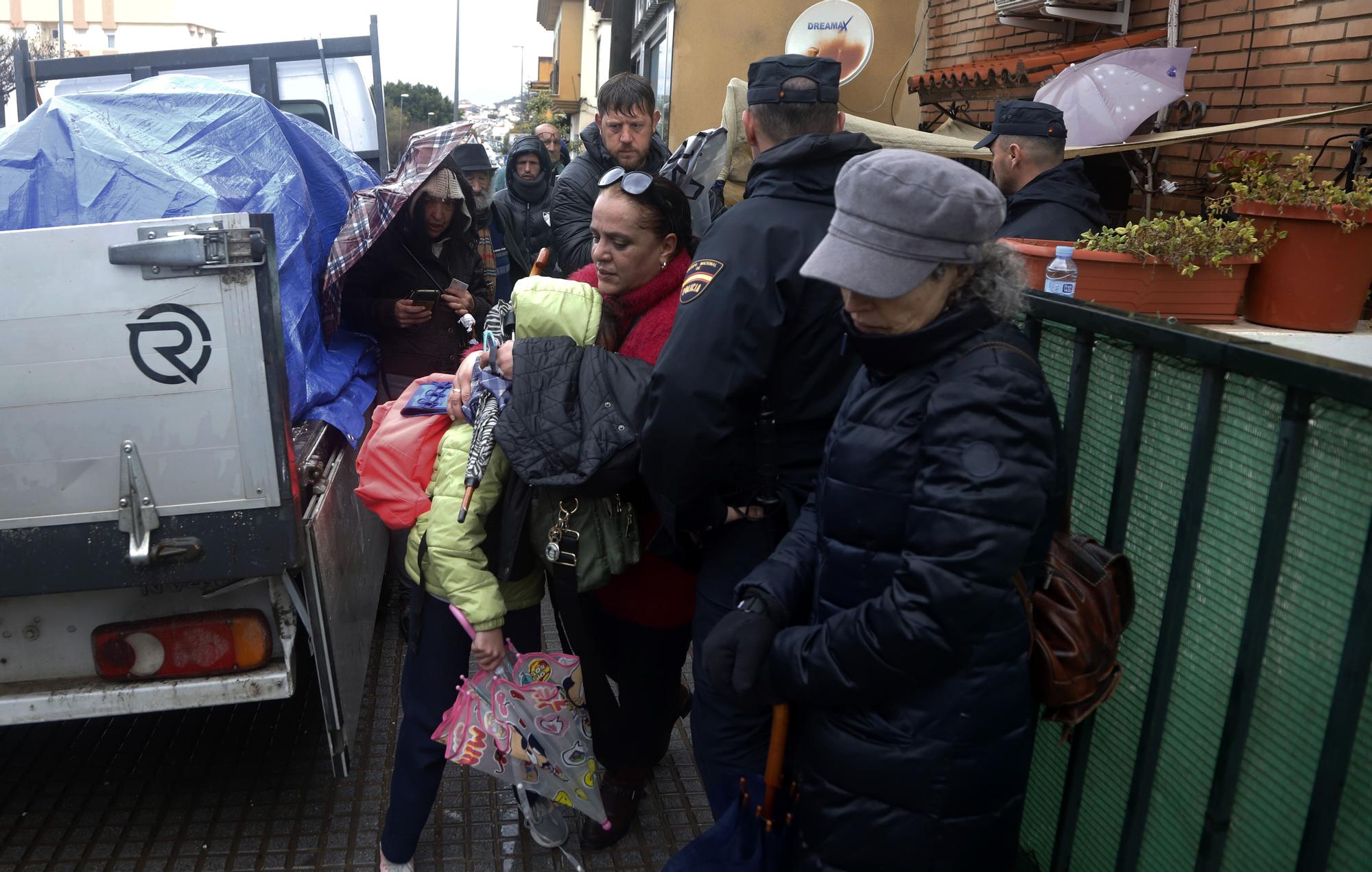 Desahucio en el Puerto de la Torre de una mujer y su hija de 8 años