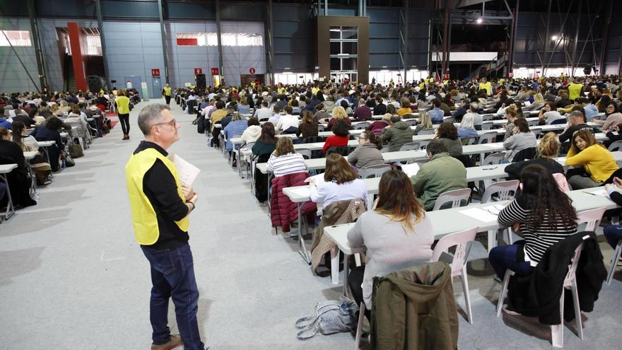 Furgonetas precintadas, notarios y vigilantes: el estricto dispositivo para que no se filtren los exámenes de las oposiciones sanitarias de este fin de semana