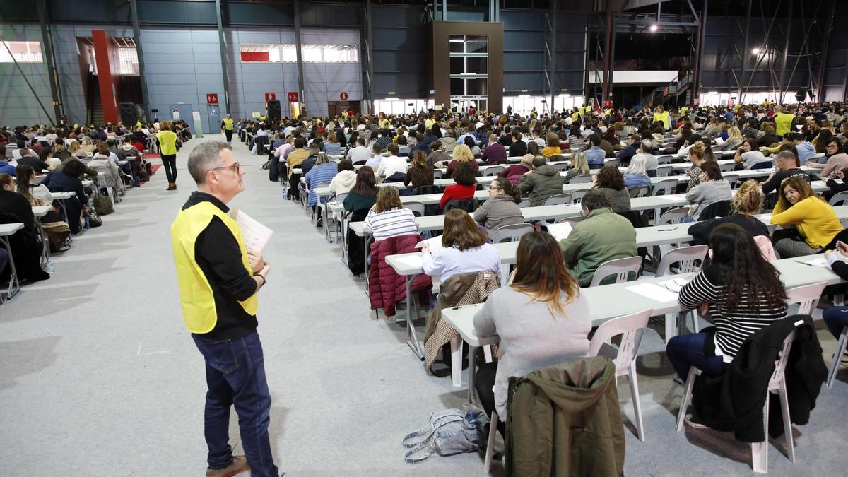 Examen de celadores celebrado el 10 de marzo de 2019 en el recinto ferial de Gijón.