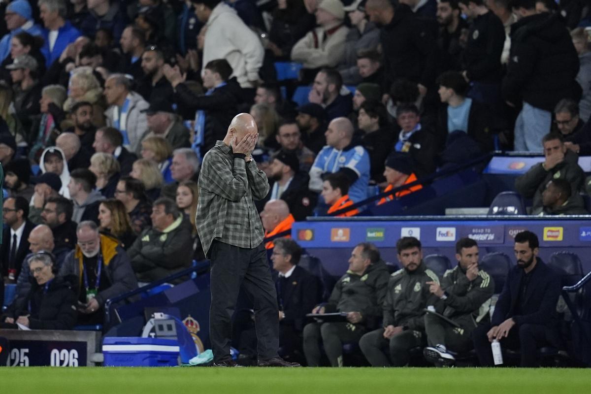 Pep Guardiola, entrenador del Manchester City, se lamenta durante el partido contra el Real Madrid.