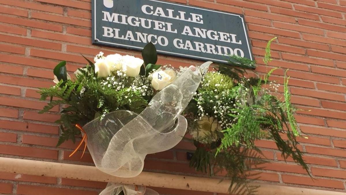 Queman la ofrenda en homenaje a Miguel Ángel Blanco en Getafe