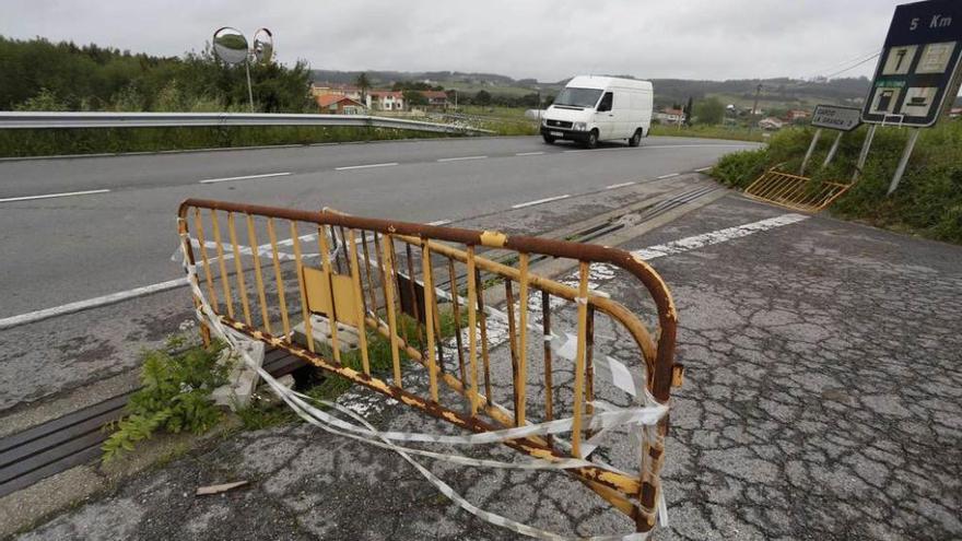 Vallas &quot;perpetuas&quot; en el acceso a Cardo