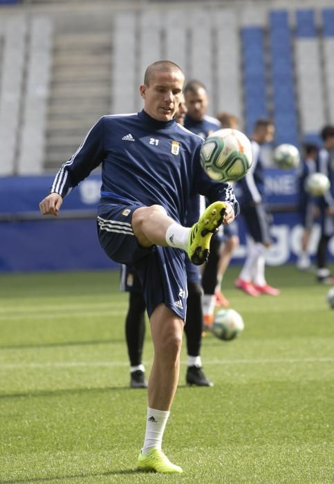 Entrenamiento del Real Oviedo de fútbol en el Carl