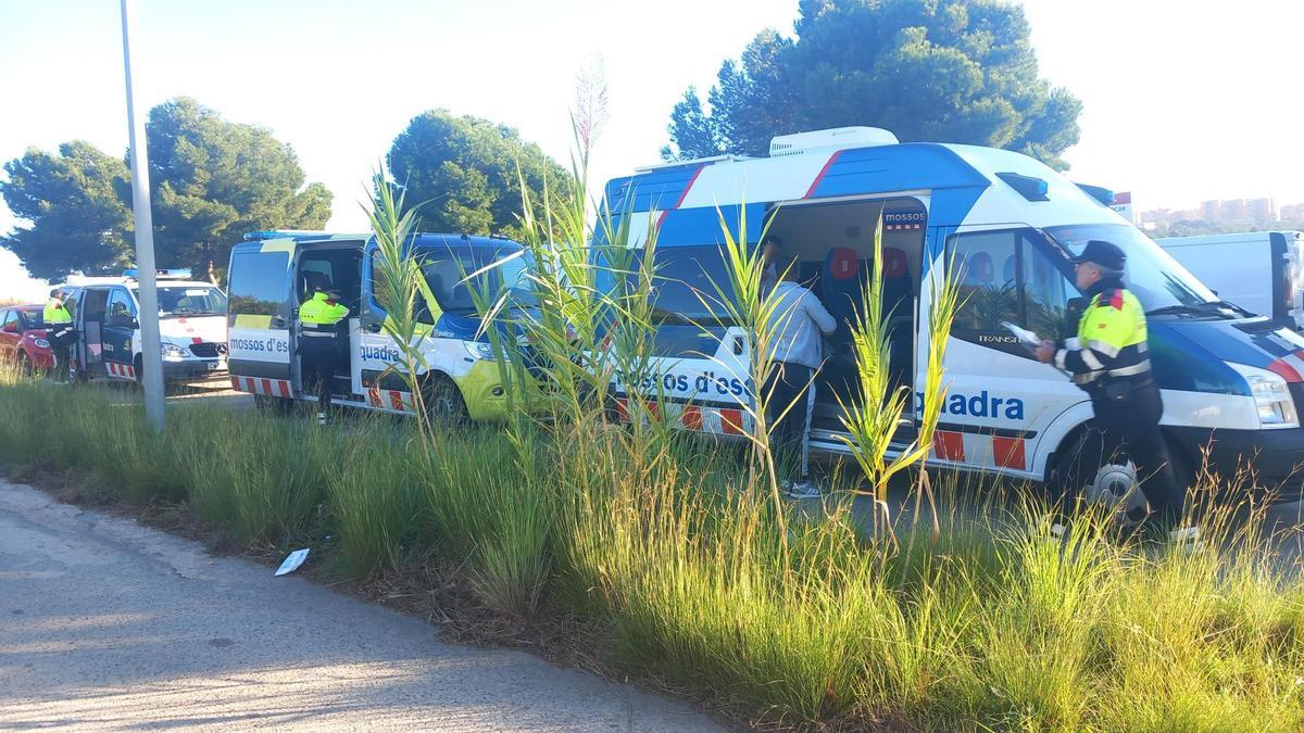 Un control policial de los Mossos en una carretera de Tarragona