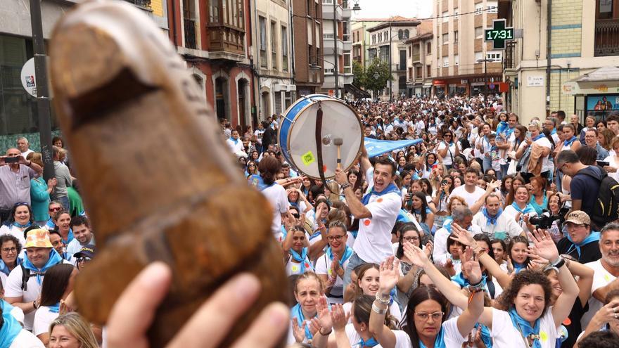 Festejos de la Pola ironiza con el apoyo municipal: &quot;Cinco meses después podremos pagar las facturas pendientes del Carmín&quot;