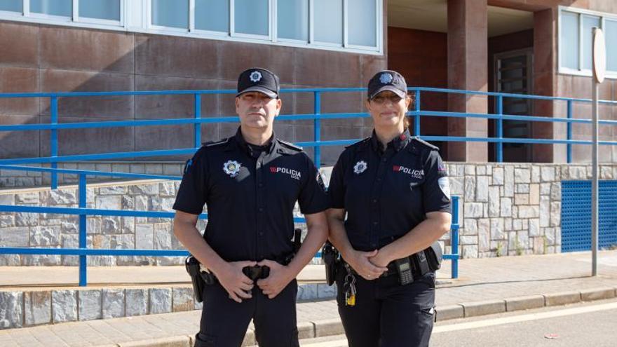 Los policías de Cartagena que salvaron a una mujer de morir asfixiada: &quot;Nos dijo que somos sus ángeles de la guarda&quot;