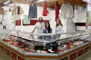Ropa de segunda mano: un mercado fugaz en Elviña