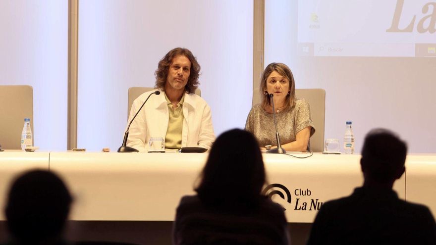 Por la izquierda, Agustín Zaragozá Granell y Sandra Losada, ayer, en el Club LA NUEVA ESPAÑA. | MARIO CANTELI