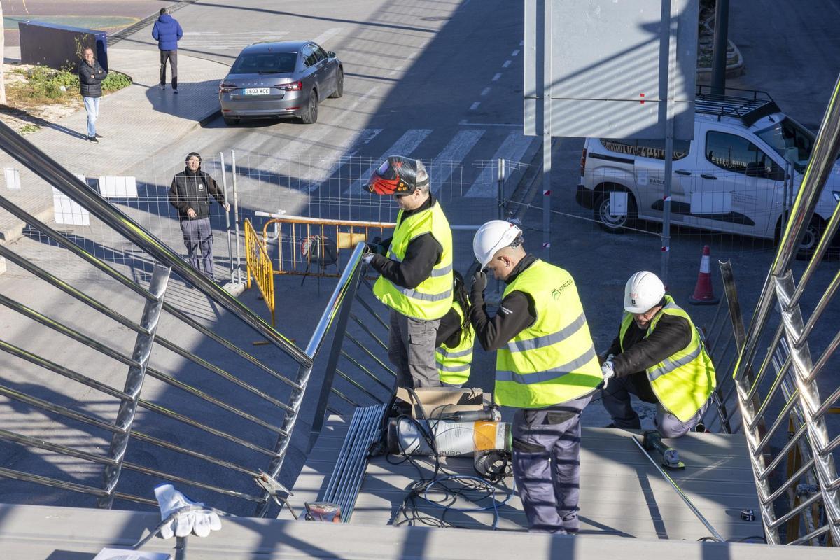 Torrevieja reabre un primer tramo del dique de Levante