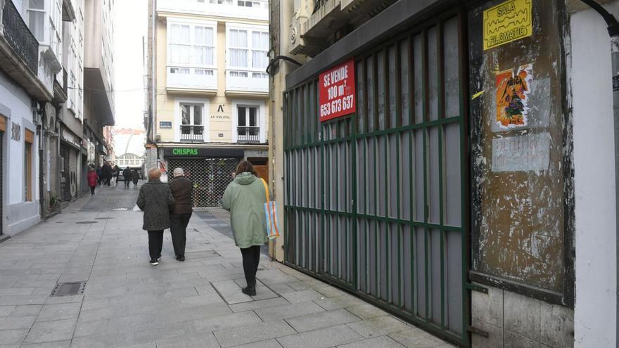 Bajo vacío en venta junto a la calle de la Barrera. |   // CARLOS PARDELLAS