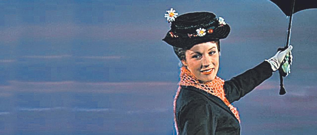 Mary Poppins, en una escena de la película.