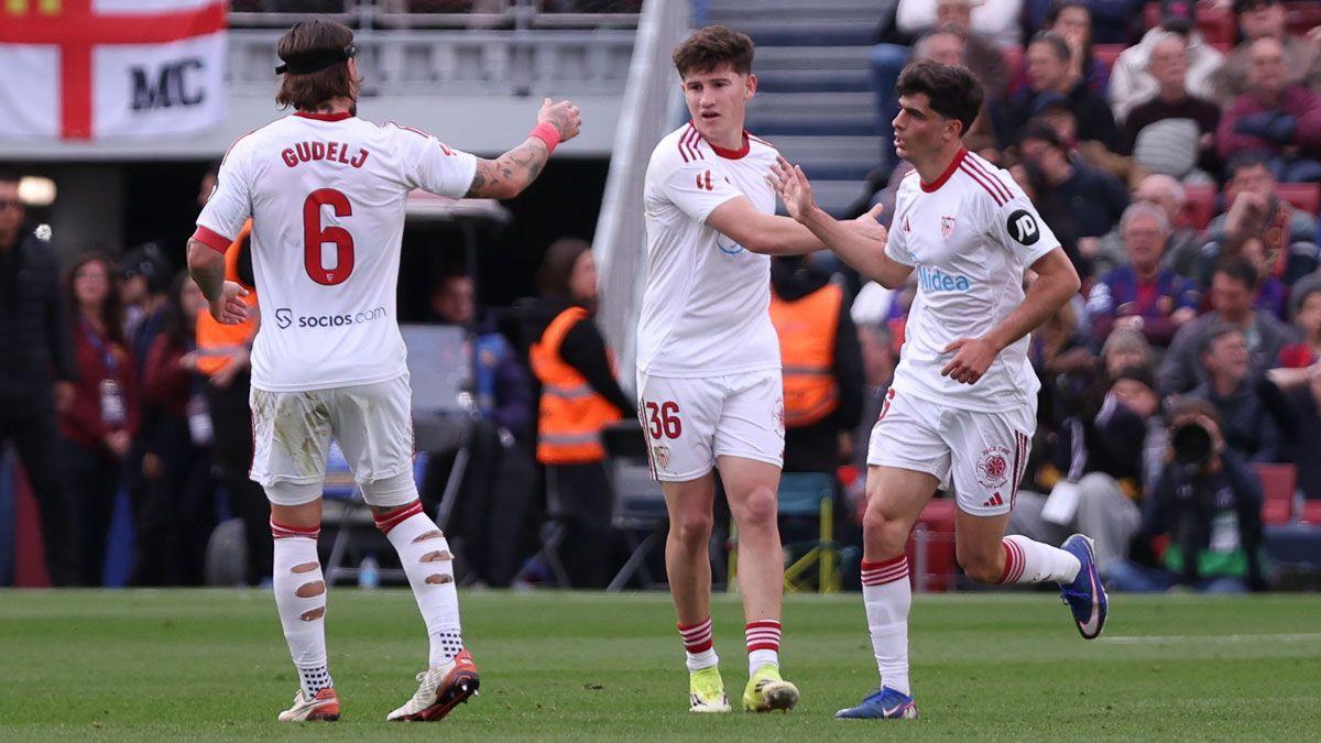 Oso marcando para el Sevilla