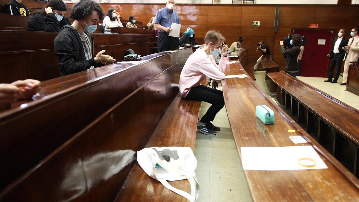 Varios alumnos durante una clase presencial.