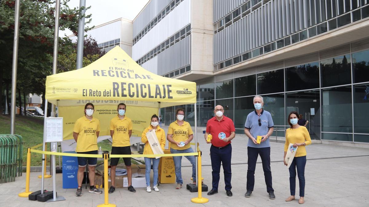 El reto del reciclaje a las puertas del Ayuntamiento de San Vicente.