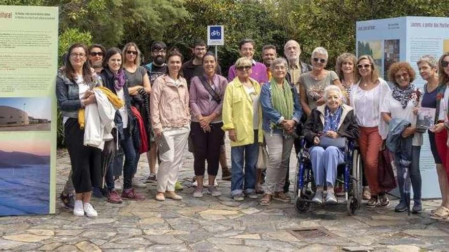 Vecinos de Mera repasan la obra del pintor Lloréns