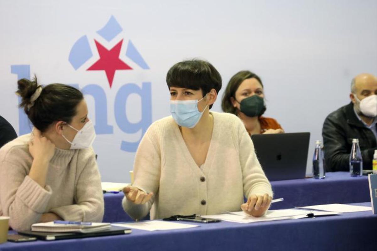 Ana Pontón, en el centro, durante el consello nacional del BNG.   | // XOÁN ÁLVAREZ
