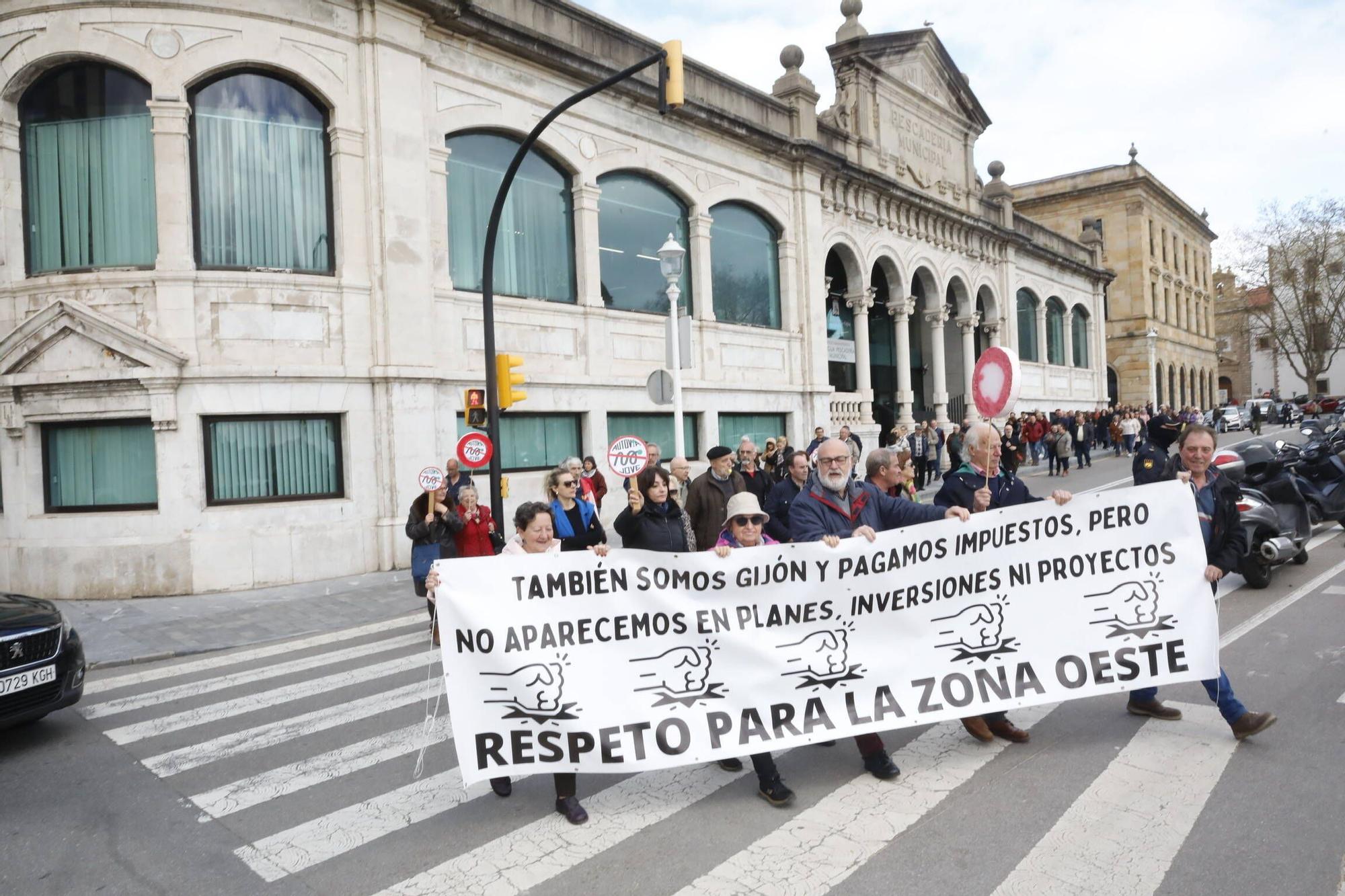 La reunión vecinal con la Alcaldesa por el vial de Jove, en imágenes