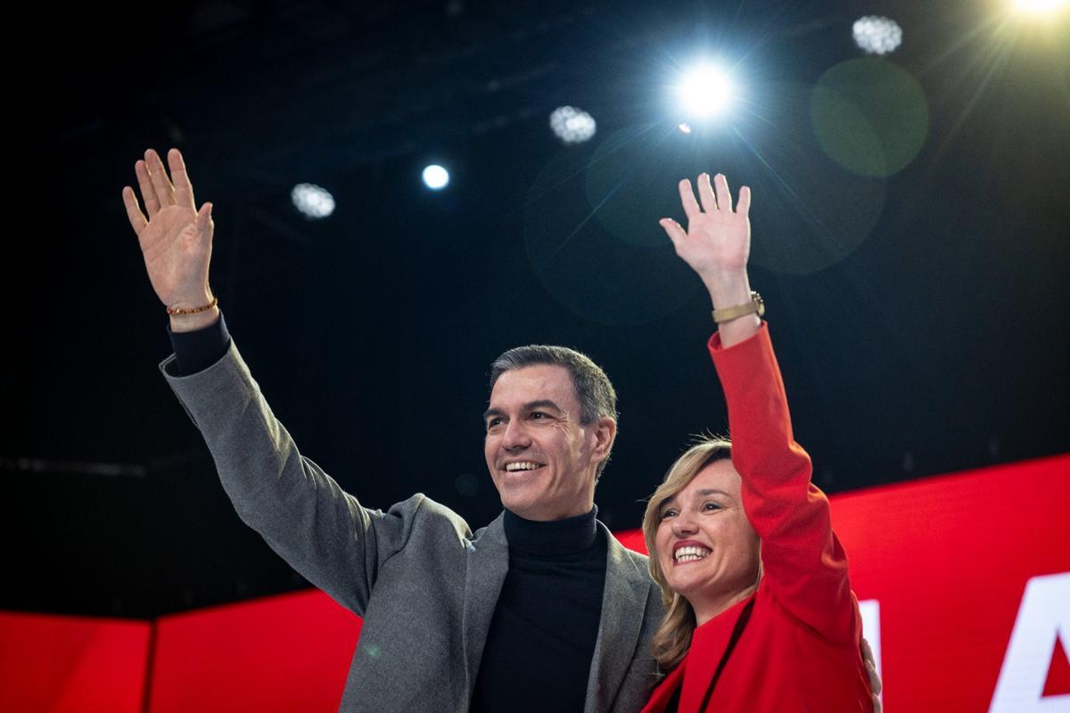 El presidente del Gobierno, Pedro Sánchez, y la líder del PSOE Aragón, Pilar Alegría, durante el último Congreso del partido en la comunidad.